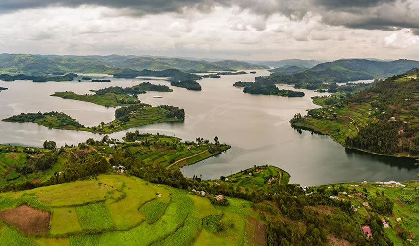 Visit & Explore the Wnders of Lake Bunyonyi in Uganda