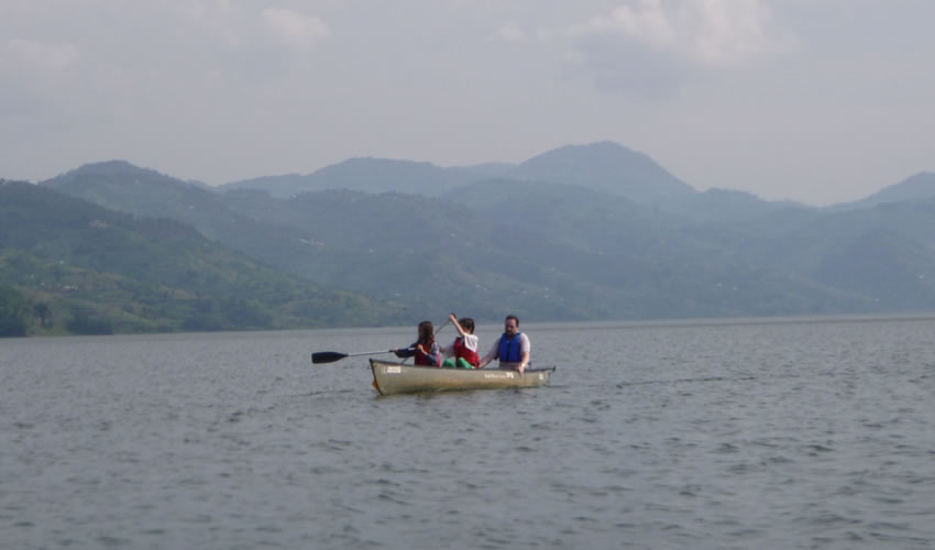 1 Day Canoe Ride Trip in Rwanda’s Twin Lakes