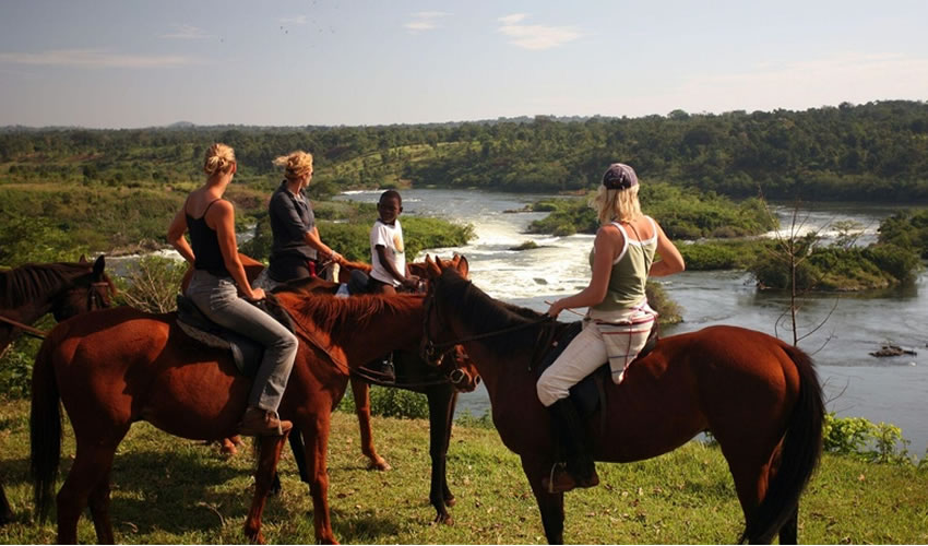 horse riding in Jinja
