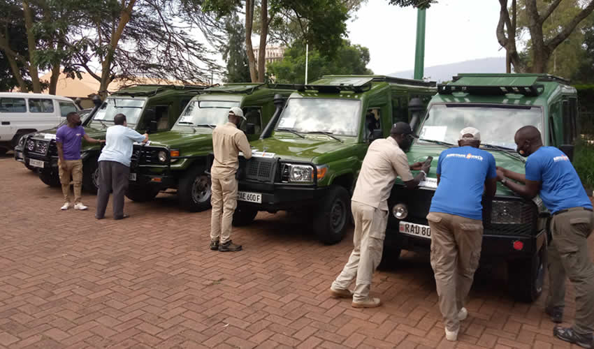 rwanda eco safari guides