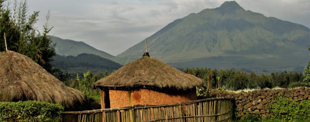 sustainable tourism in Rwanda - Hut's and volcanoes in Musanze